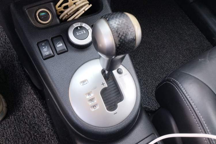 Used Nissan X-Trail 2012 2.5L CVT Luxury Edition 4WD Gear Lever
