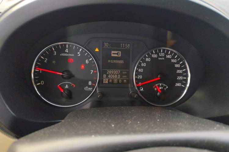 Used Nissan X-Trail 2012 2.5L CVT Luxury Edition 4WD Odometer Close Up