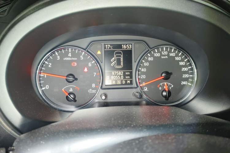 Used Nissan X-Trail 2012 2.5L CVT Luxury Edition 4WD Odometer Close Up