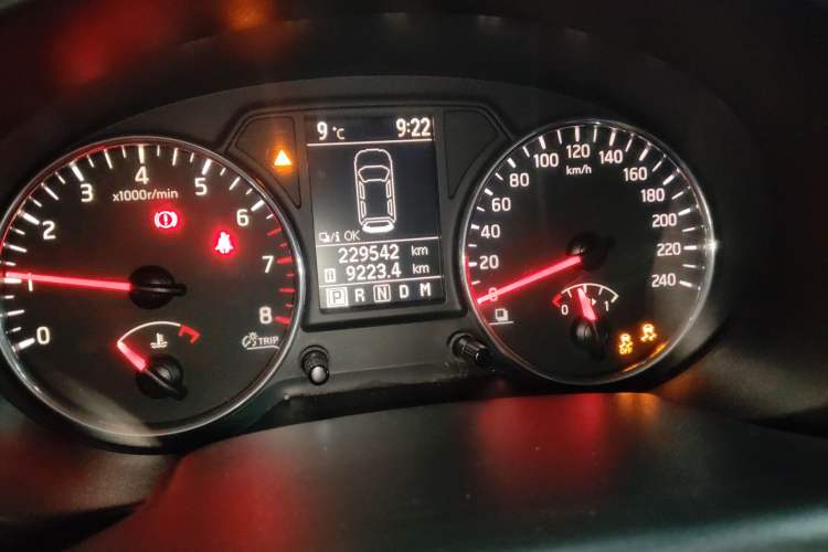 Used Nissan X-Trail 2012 2.5L CVT Luxury Edition 4WD Odometer Close Up