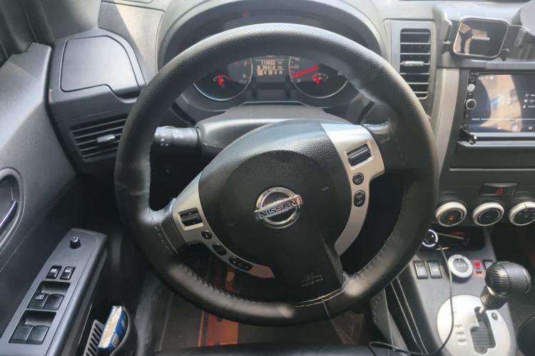 Used Nissan X-Trail 2012 2.5L CVT Luxury Edition 4WD Steering Wheel