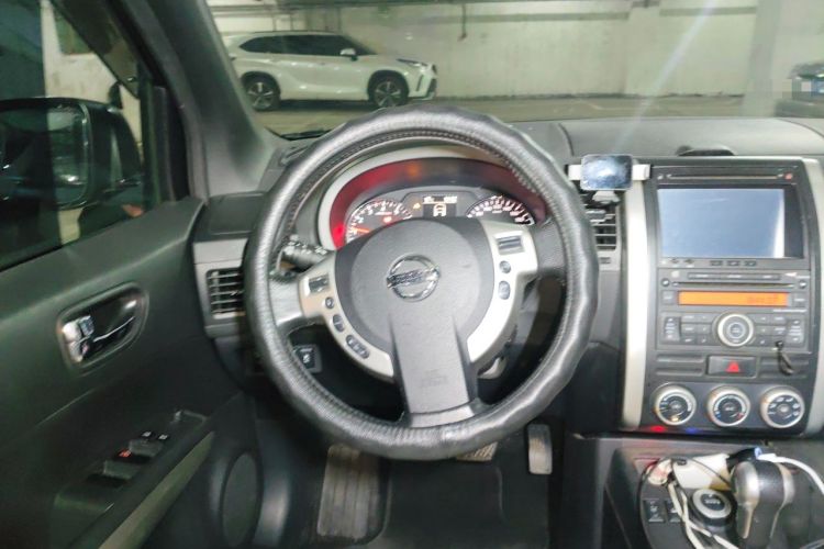 Used Nissan X-Trail 2012 2.5L CVT Luxury Edition 4WD Steering Wheel