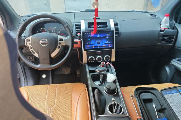 Used Nissan X-Trail 2012 2.5L CVT Flagship Edition 4WD Center Console