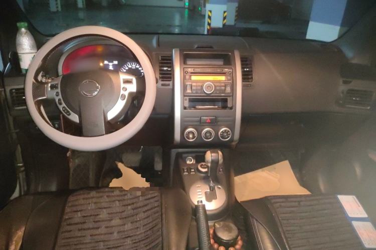 Used Nissan X-Trail 2012 2.5L CVT Luxury Edition 4WD Center Console