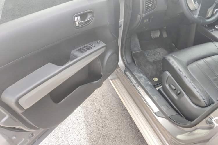 Used Nissan X-Trail 2012 2.5L CVT Luxury Edition 4WD Driver Seat