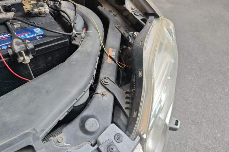 Used Nissan X-Trail 2012 2.5L CVT Flagship Edition 4WD Engine Bay Left