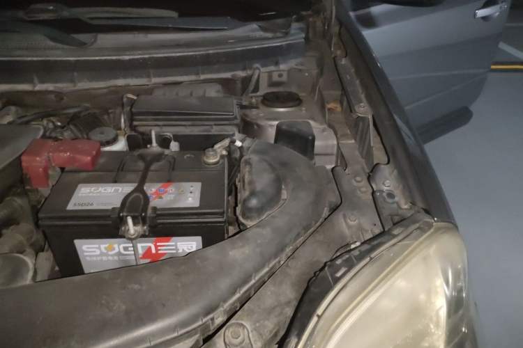 Used Nissan X-Trail 2012 2.5L CVT Luxury Edition 4WD Engine Bay Left