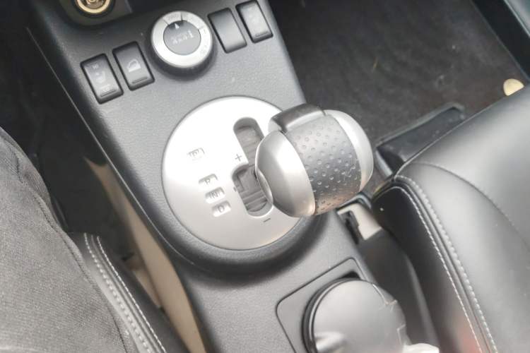 Used Nissan X-Trail 2012 2.5L CVT Luxury Edition 4WD Gear Lever