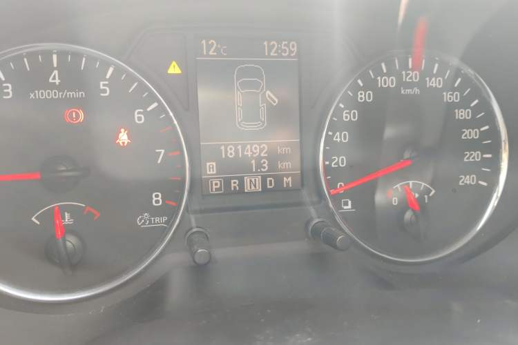 Used Nissan X-Trail 2012 2.5L CVT Luxury Edition 4WD Odometer Close Up
