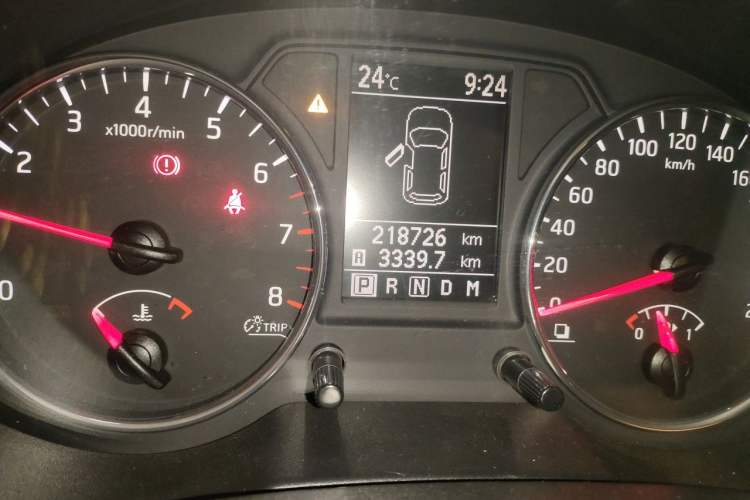 Used Nissan X-Trail 2012 2.5L CVT Luxury Edition 4WD Odometer Close Up