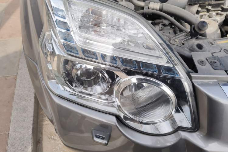 Used Nissan X-Trail 2012 2.5L CVT Luxury Edition 4WD Right Front Headlight