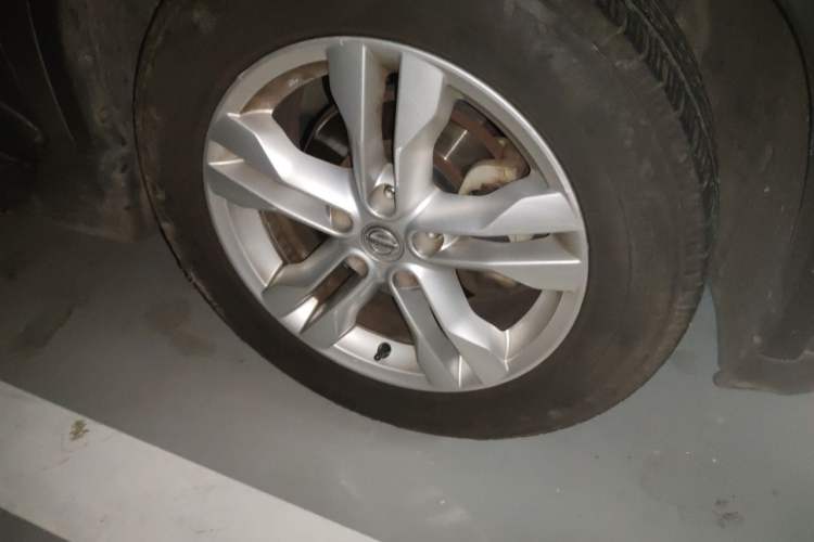 Used Nissan X-Trail 2012 2.5L CVT Luxury Edition 4WD Right Front Wheel Hub