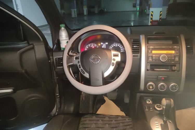 Used Nissan X-Trail 2012 2.5L CVT Luxury Edition 4WD Steering Wheel