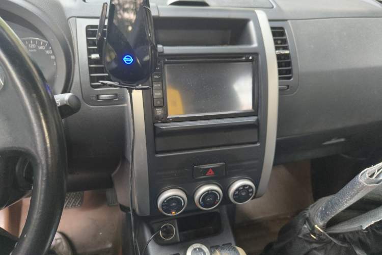 Used Nissan X-Trail 2012 2.5L CVT Luxury Edition 4WD Audio And AC Panel