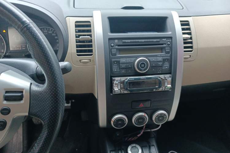 Used Nissan X-Trail 2012 2.5L Manual Luxury Edition 4WD Audio And AC Panel