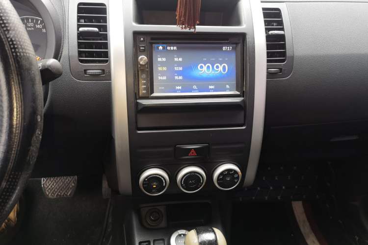 Used Nissan X-Trail 2012 2.5L CVT Luxury Edition 4WD Audio And AC Panel
