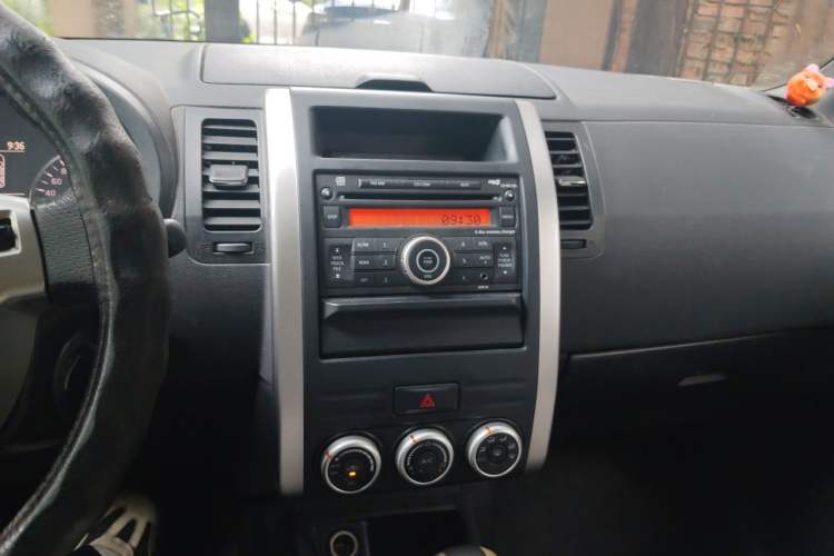 Used Nissan X-Trail 2012 2.5L CVT Luxury Edition 4WD Audio And AC Panel