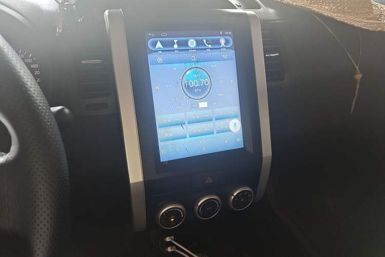 Used Nissan X-Trail 2012 2.5L CVT Luxury Edition 4WD Audio And AC Panel
