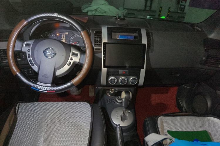 Used Nissan X-Trail 2012 2.5L CVT Luxury Edition 4WD Center Console