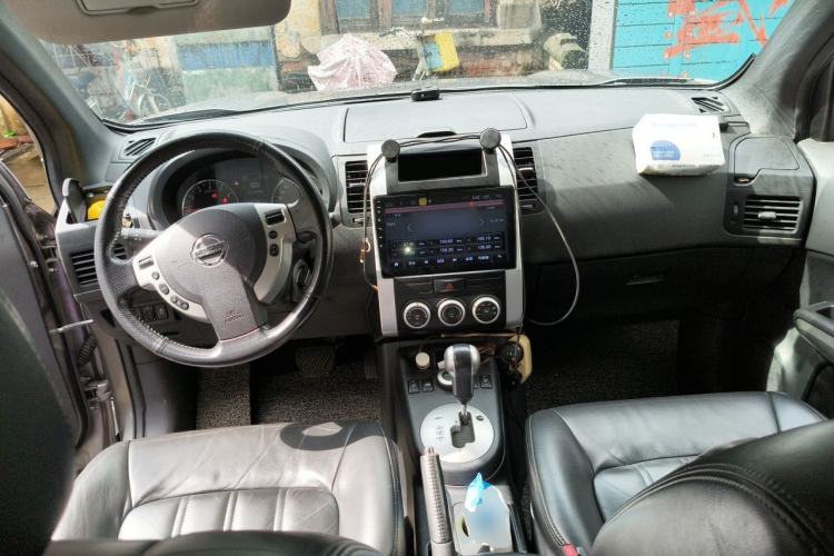 Used Nissan X-Trail 2012 2.5L CVT Flagship Edition 4WD Center Console