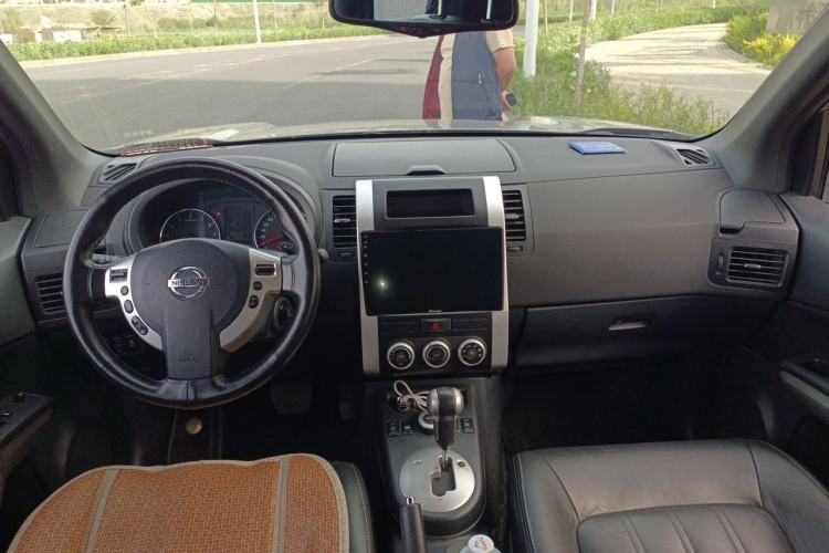 Used Nissan X-Trail 2012 2.5L CVT Luxury Edition 4WD Center Console