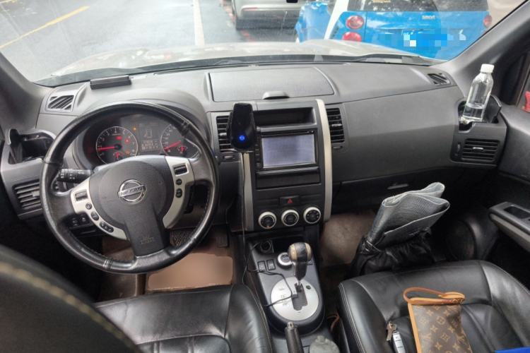 Used Nissan X-Trail 2012 2.5L CVT Luxury Edition 4WD Center Console