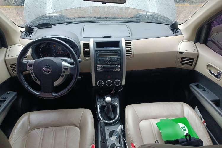 Used Nissan X-Trail 2012 2.5L Manual Luxury Edition 4WD Center Console