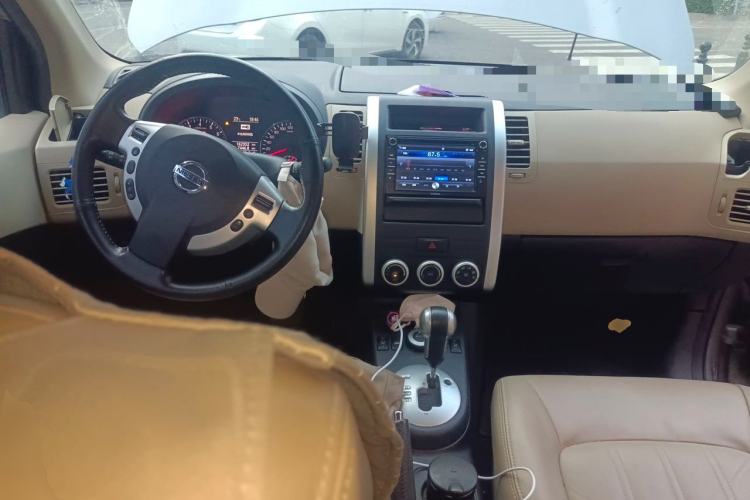 Used Nissan X-Trail 2012 2.5L CVT Luxury Edition 4WD Center Console
