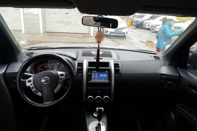 Used Nissan X-Trail 2012 2.5L CVT Luxury Edition 4WD Center Console