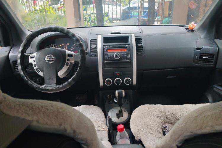 Used Nissan X-Trail 2012 2.5L CVT Luxury Edition 4WD Center Console