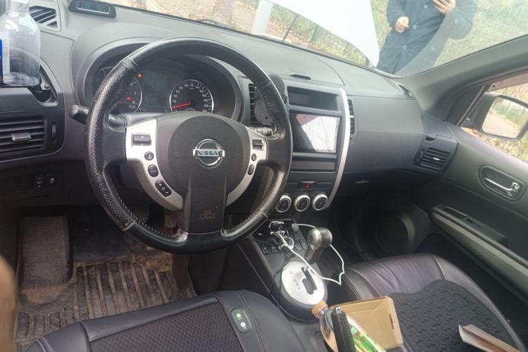 Used Nissan X-Trail 2012 2.5L CVT Flagship Edition 4WD Center Console