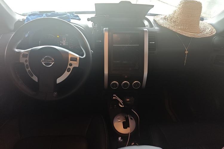 Used Nissan X-Trail 2012 2.5L CVT Luxury Edition 4WD Center Console