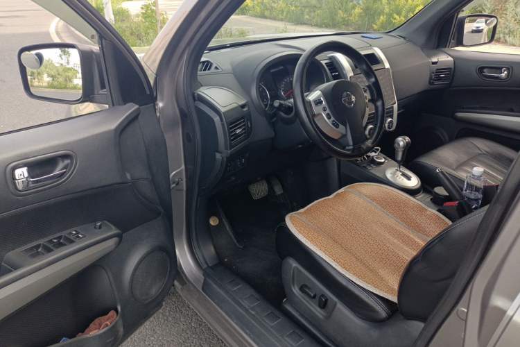 Used Nissan X-Trail 2012 2.5L CVT Luxury Edition 4WD Driver Seat