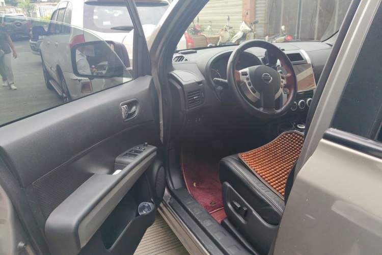 Used Nissan X-Trail 2012 2.5L CVT Luxury Edition 4WD Driver Seat