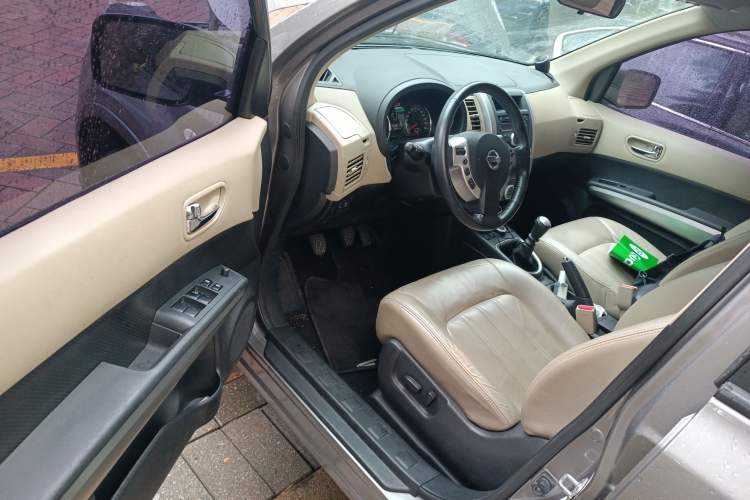 Used Nissan X-Trail 2012 2.5L Manual Luxury Edition 4WD Driver Seat