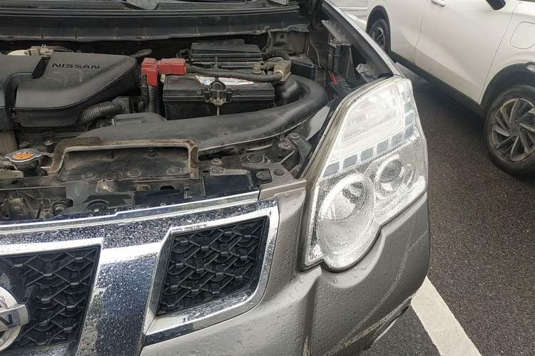 Used Nissan X-Trail 2012 2.5L Manual Luxury Edition 4WD Engine Bay Left