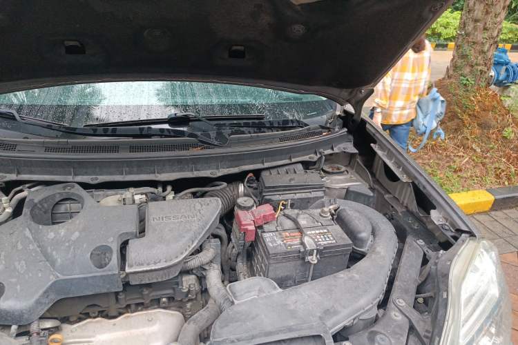 Used Nissan X-Trail 2012 2.5L Manual Luxury Edition 4WD Engine Bay Left