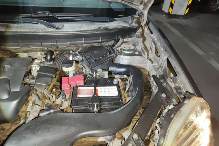 Used Nissan X-Trail 2012 2.0L Manual Comfort Edition 4WD Engine Bay Left