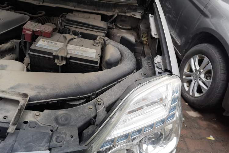 Used Nissan X-Trail 2012 2.5L CVT Luxury Edition 4WD Engine Bay Left