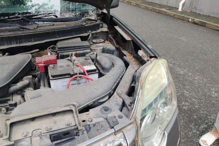 Used Nissan X-Trail 2012 2.5L CVT Luxury Edition 4WD Engine Bay Left