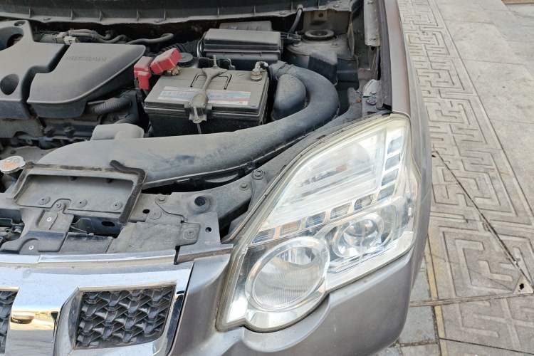 Used Nissan X-Trail 2012 2.5L CVT Luxury Edition 4WD Engine Bay Left