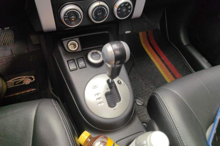 Used Nissan X-Trail 2012 2.5L CVT Luxury Edition 4WD Gear Lever