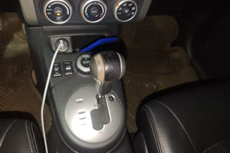 Used Nissan X-Trail 2012 2.5L CVT Luxury Edition 4WD Gear Lever