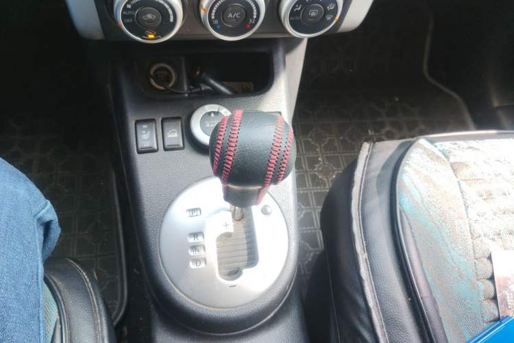 Used Nissan X-Trail 2012 2.5L CVT Luxury Edition 4WD Gear Lever