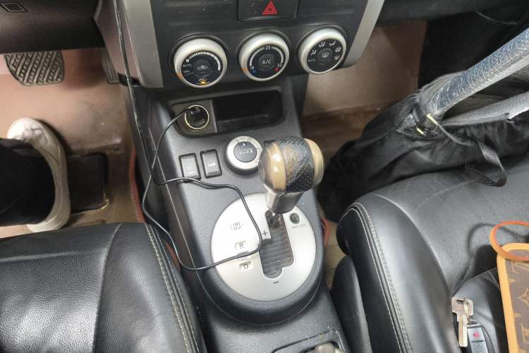 Used Nissan X-Trail 2012 2.5L CVT Luxury Edition 4WD Gear Lever