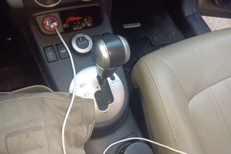 Used Nissan X-Trail 2012 2.5L CVT Luxury Edition 4WD Gear Lever