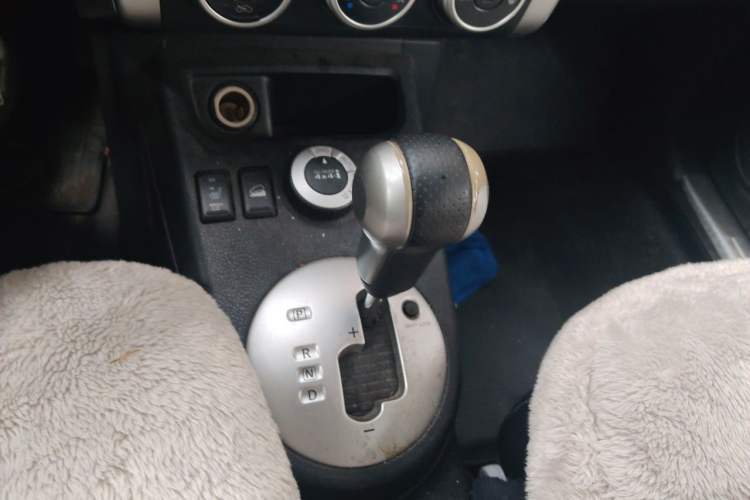 Used Nissan X-Trail 2012 2.5L CVT Luxury Edition 4WD Gear Lever