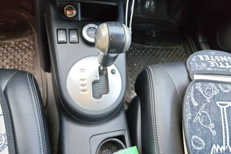 Used Nissan X-Trail 2012 2.5L CVT Luxury Edition 4WD Gear Lever