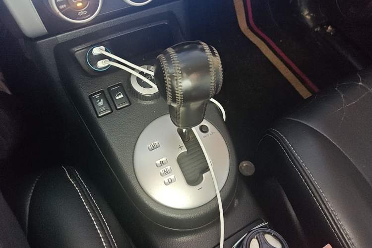 Used Nissan X-Trail 2012 2.5L CVT Luxury Edition 4WD Gear Lever