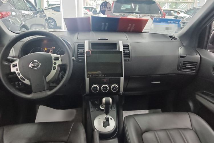Used Nissan X-Trail 2012 2.5L CVT Luxury Edition 4WD Interior 3
